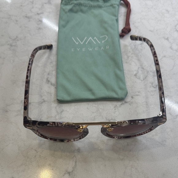 WMP Tortoise Sunglasses, Very trendy & cute!! - Picture 4 of 7